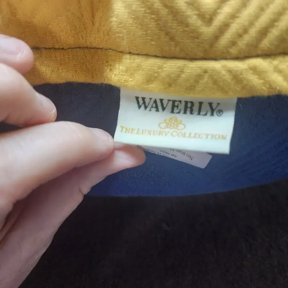 Waverly set pillows